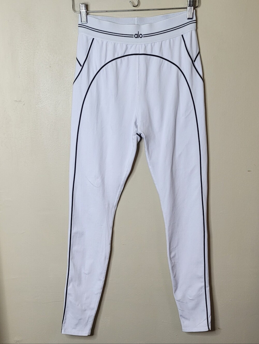 ALO Yoga White Airbrush High-Waist Heart Throb Leggings - Picture 2 of 11